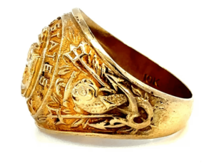 side view - 10k yellow gold navy ring